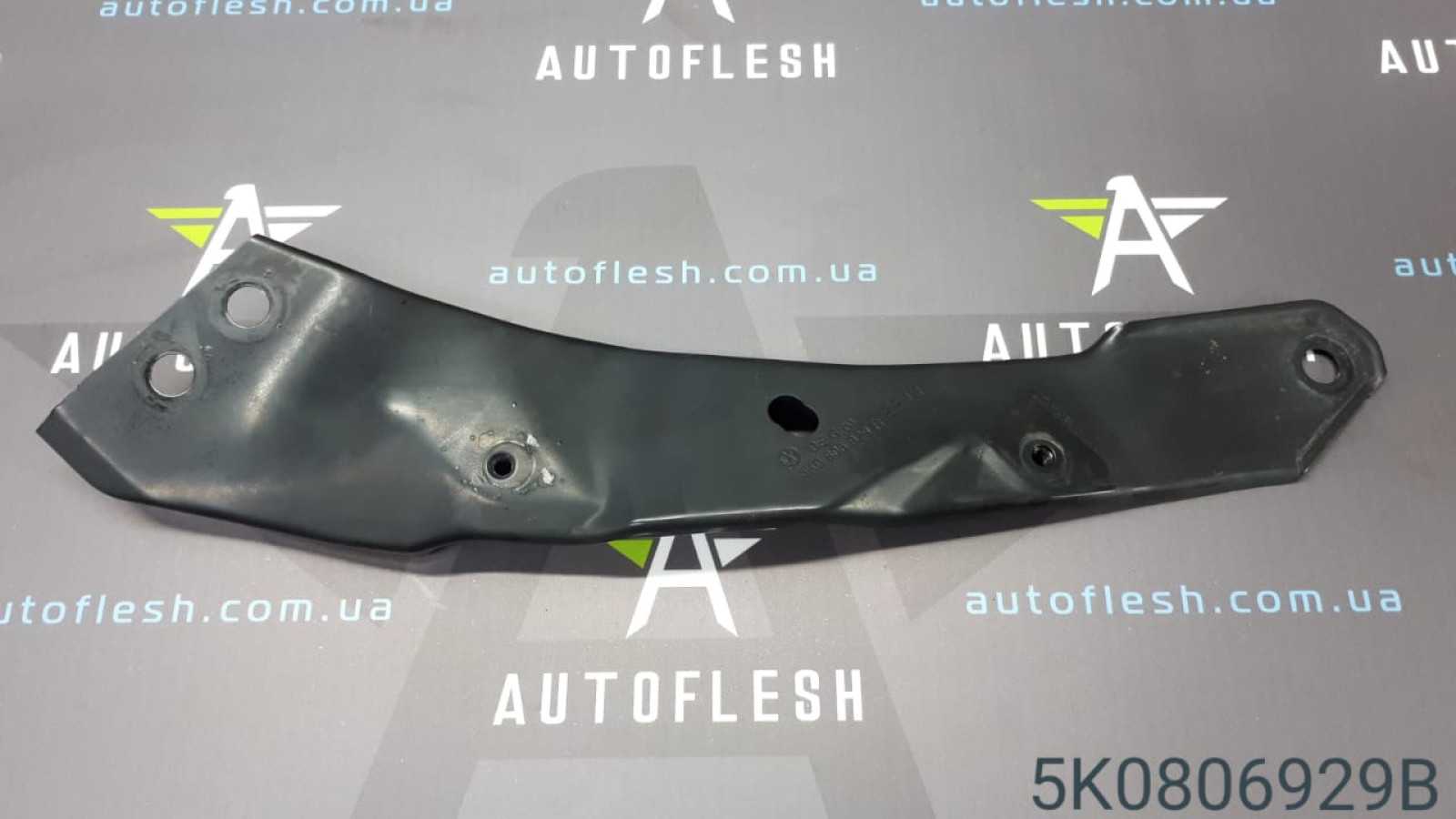 Б/у кронштейн фары левый/ кронштейн телевизора 5K0806929B для Volkswagen Golf VI