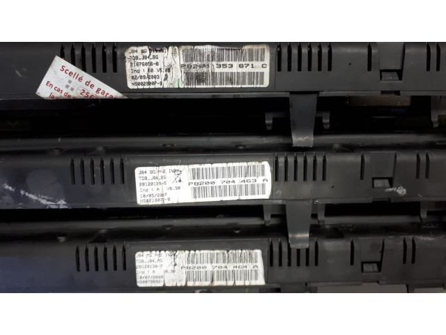 Б/у панель приборов 8200704463A/ 8200704464A для Renault Scenic II Б/у панель приборов 8200704463A/ 8200704464A для Renault Scenic II