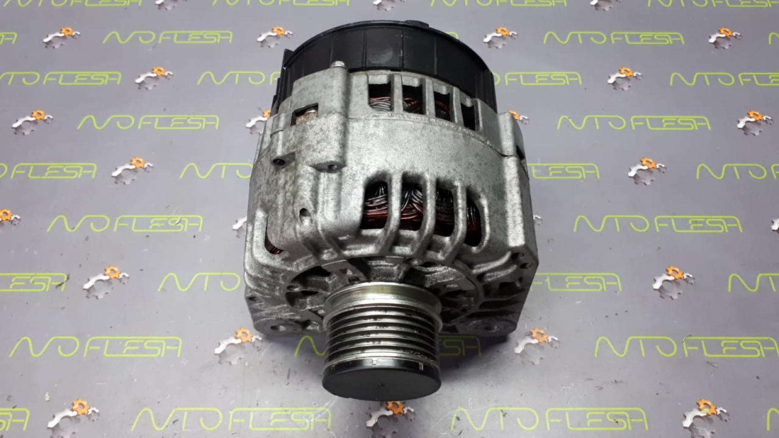 Б/у генератор 8200537415/ SG12B105 Valeo для Dacia/ Nissan/ Renault