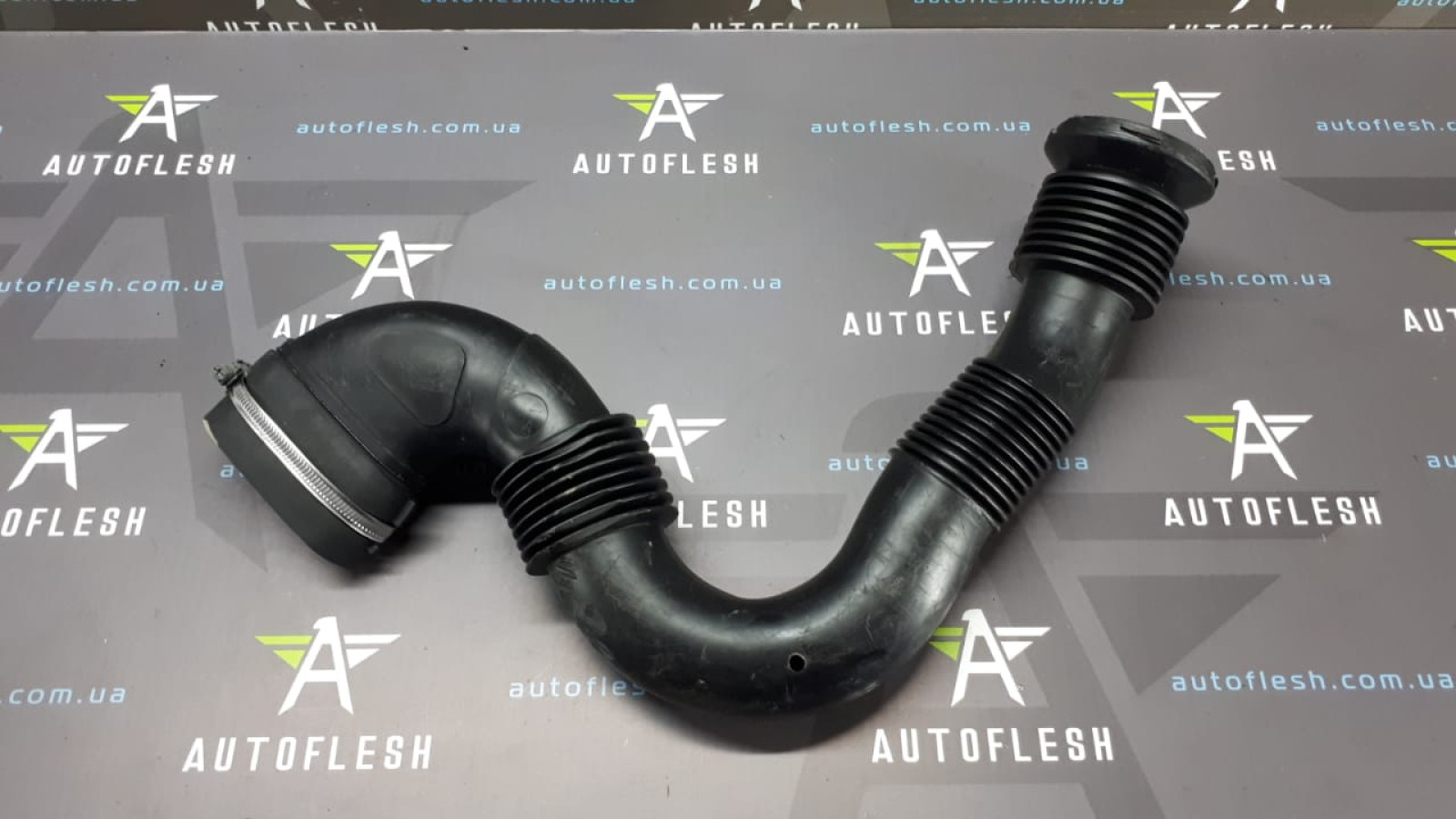 Б/у патрубок воздушного фильтра 7700100708 для Renault Kangoo