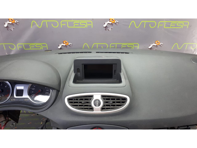 Б/у торпеда/ панель в сборе для Renault Clio III (2009-2012) Б/у торпеда/ панель в сборе для Renault Clio III (2009-2012)
