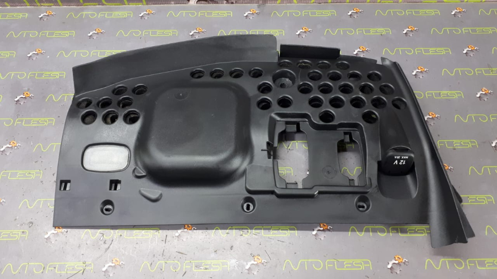Б/у накладка на торпедо нижняя, правая A1646800217 для Mercedes GL-Class/ ML-Class