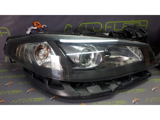 Б/у фары передние xenon 8200354740/ 8200354743 для Renault Laguna II Б/у фары передние xenon 8200354740/ 8200354743 для Renault Laguna II