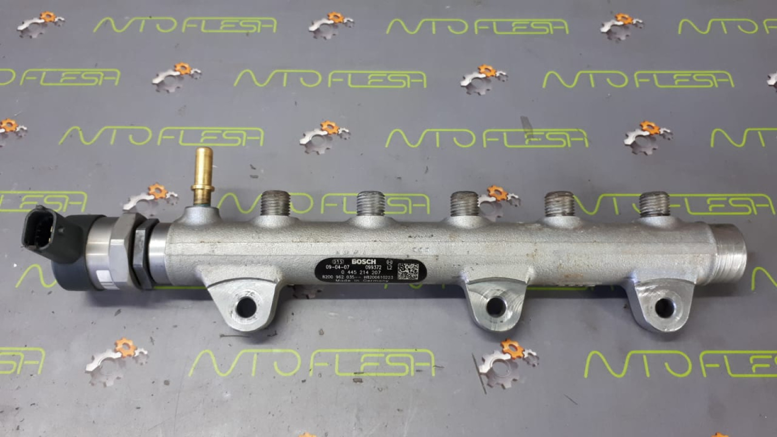 Б/у рейка топливная/ топливная рампа 0445214207, 8200962035, 2.0 dCi для Nissan Primastar/ Opel Vivaro/ Renault Trafic II