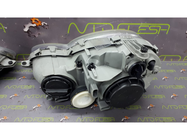 Б/у фара/ фары передние в сборе A2038203161, A2038203261 для Mercedes C-Class Б/у фара/ фары передние в сборе A2038203161, A2038203261 для Mercedes C-Class