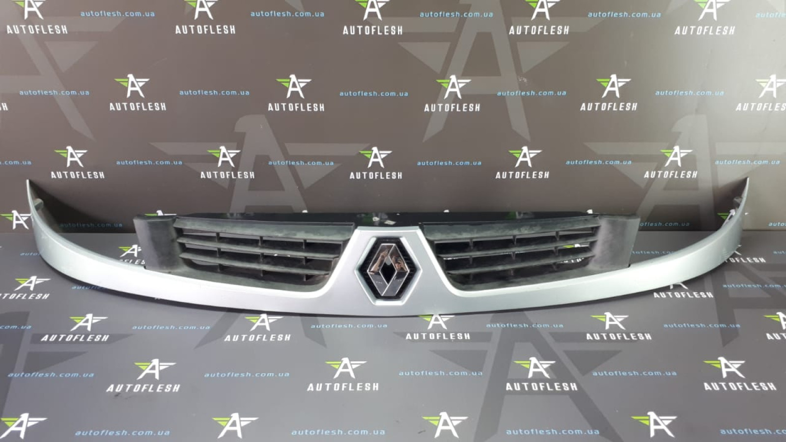 Б/у решетка радиатора 8200331208 для Renault Kangoo