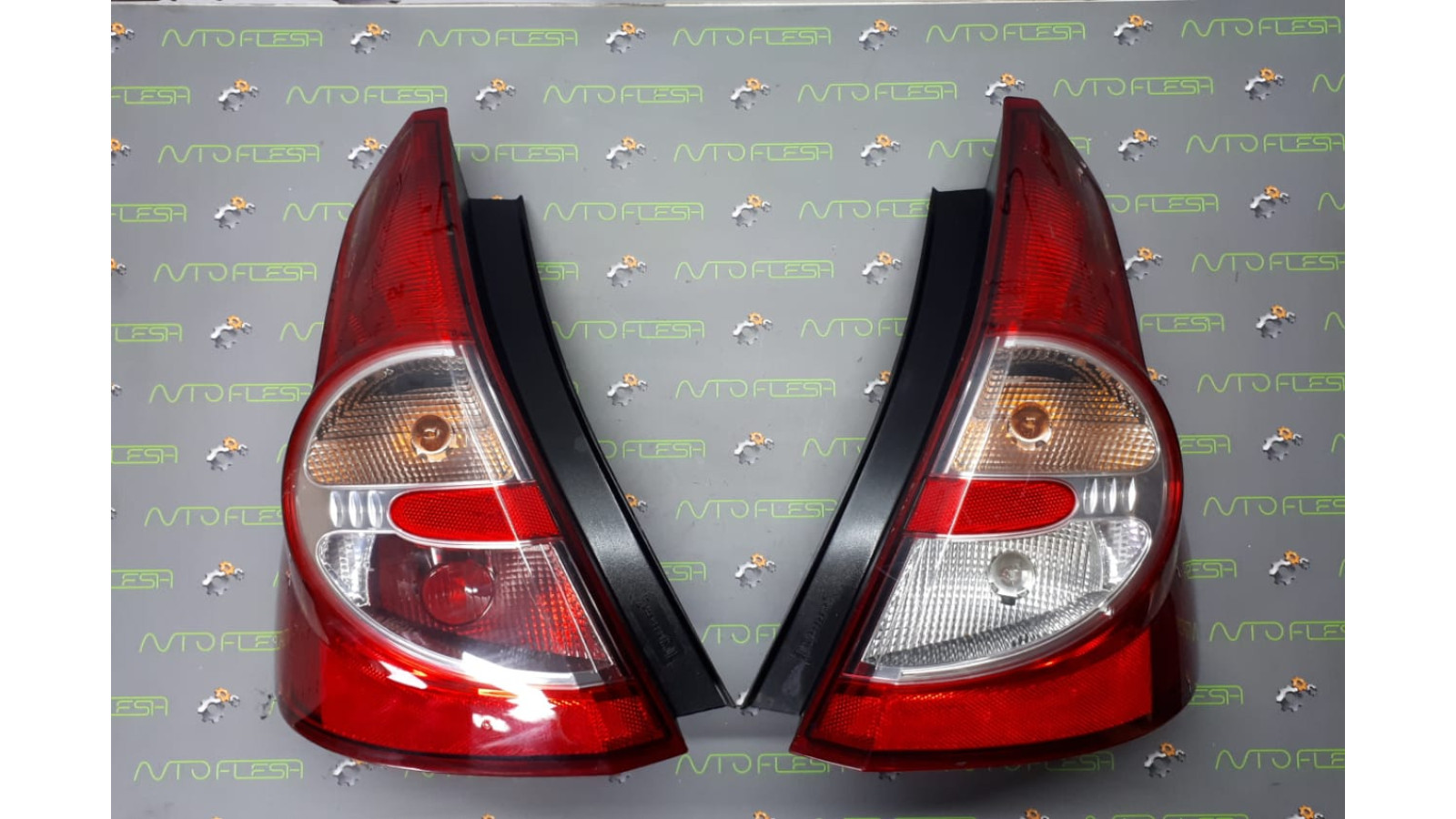 Б/у фонарь задний 8200734824, 8200734825 для Dacia Sandero