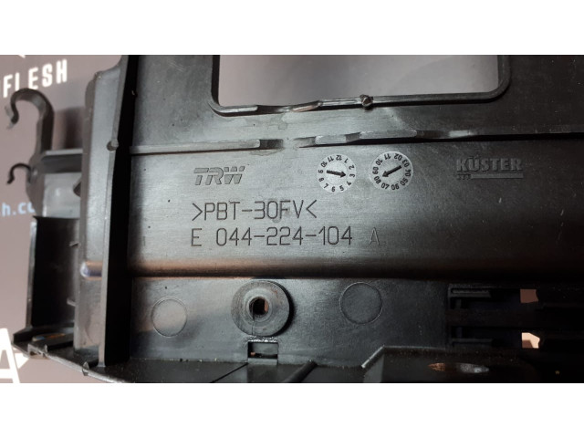 Б/у кронштейн/ крепление стояночного тормоза 044224104 для Renault Laguna III/ Megane II/ Scenic II Б/у кронштейн/ крепление стояночного тормоза 044224104 для Renault Laguna III/ Megane II/ Scenic II