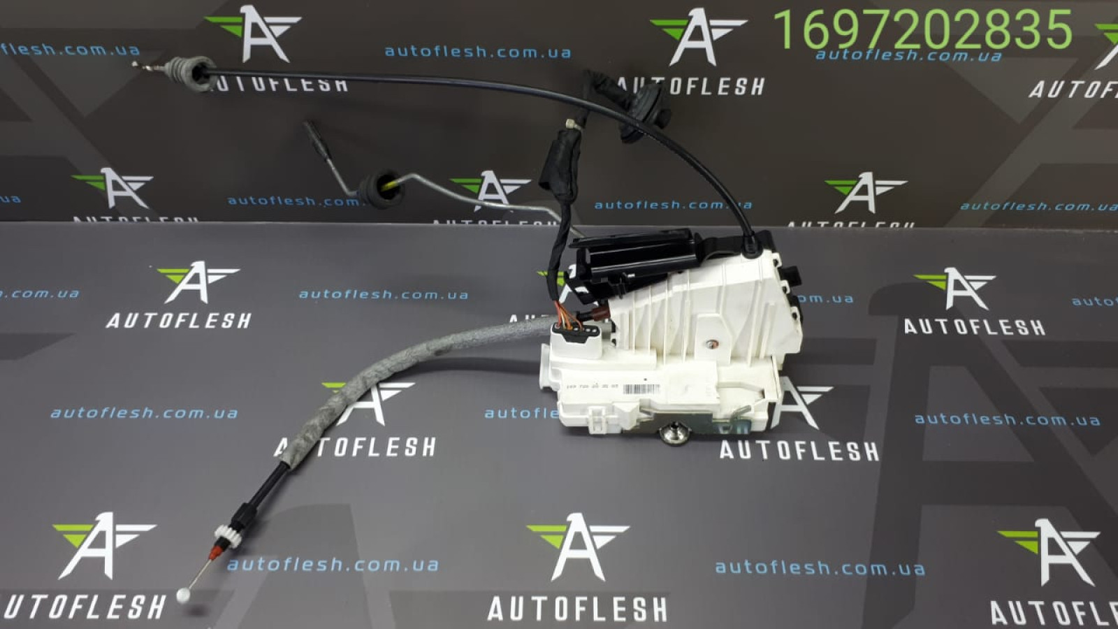 Б/у замок передней правой двери 1697202835 для Mercedes A-Class/ B-Class/ GL/ ML/ R-Class