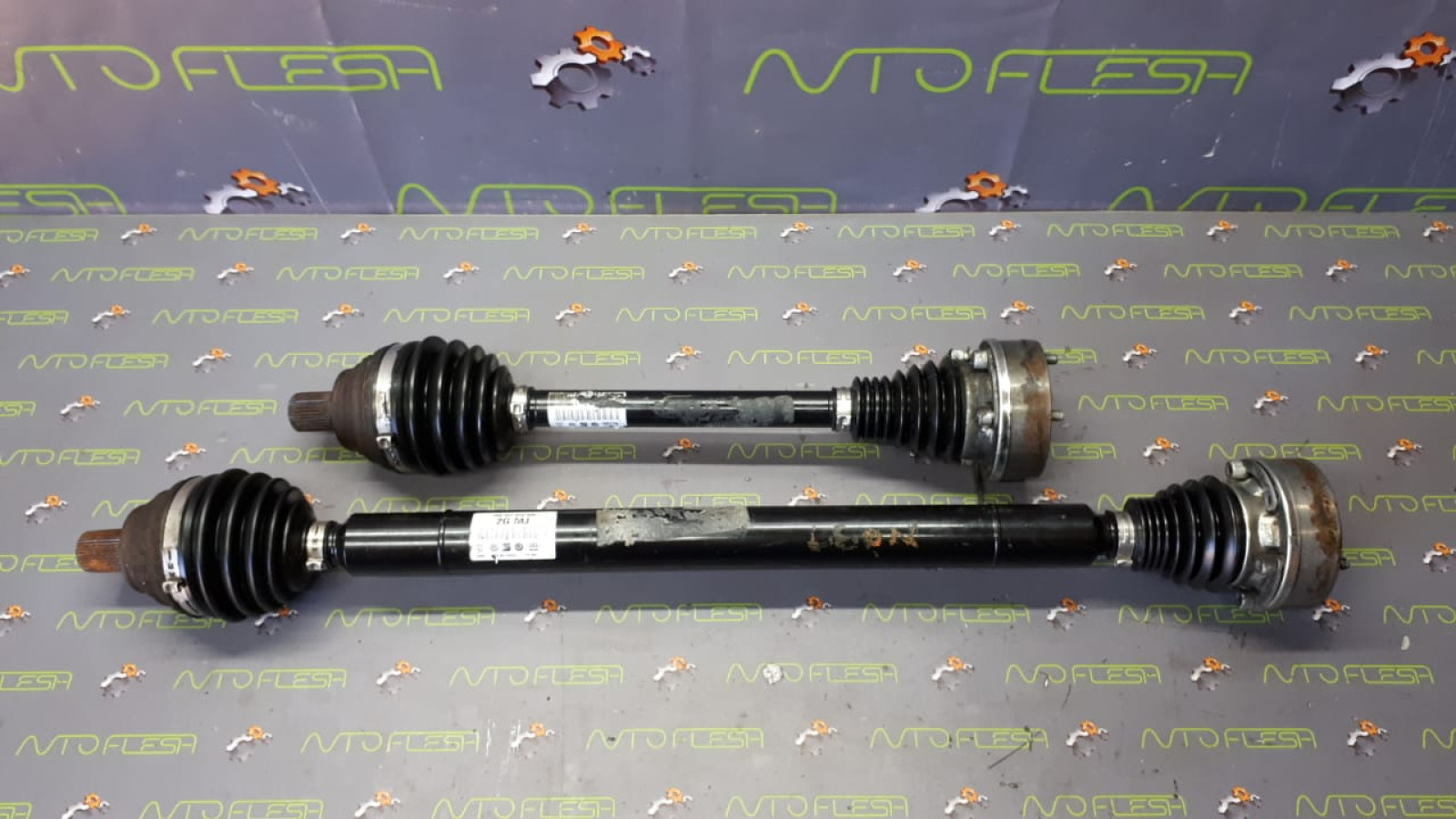 Б/у полуось передняя левая 1K0407271CP для Audi/ Seat/ Skoda/ Volkswagen