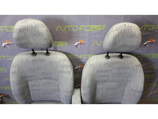 Б/у сиденья передние с подлокотником для Nissan Kubistar/ Renault Kangoo Б/у сиденья передние с подлокотником для Nissan Kubistar/ Renault Kangoo