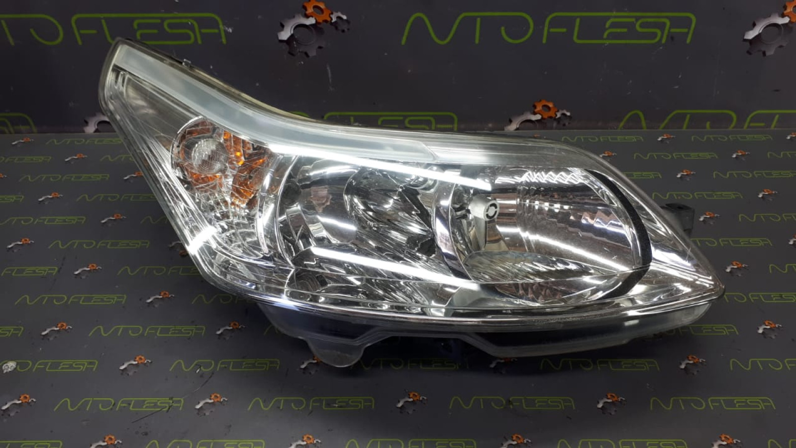 Б/у фара правая 9646893880 для Citroen C4