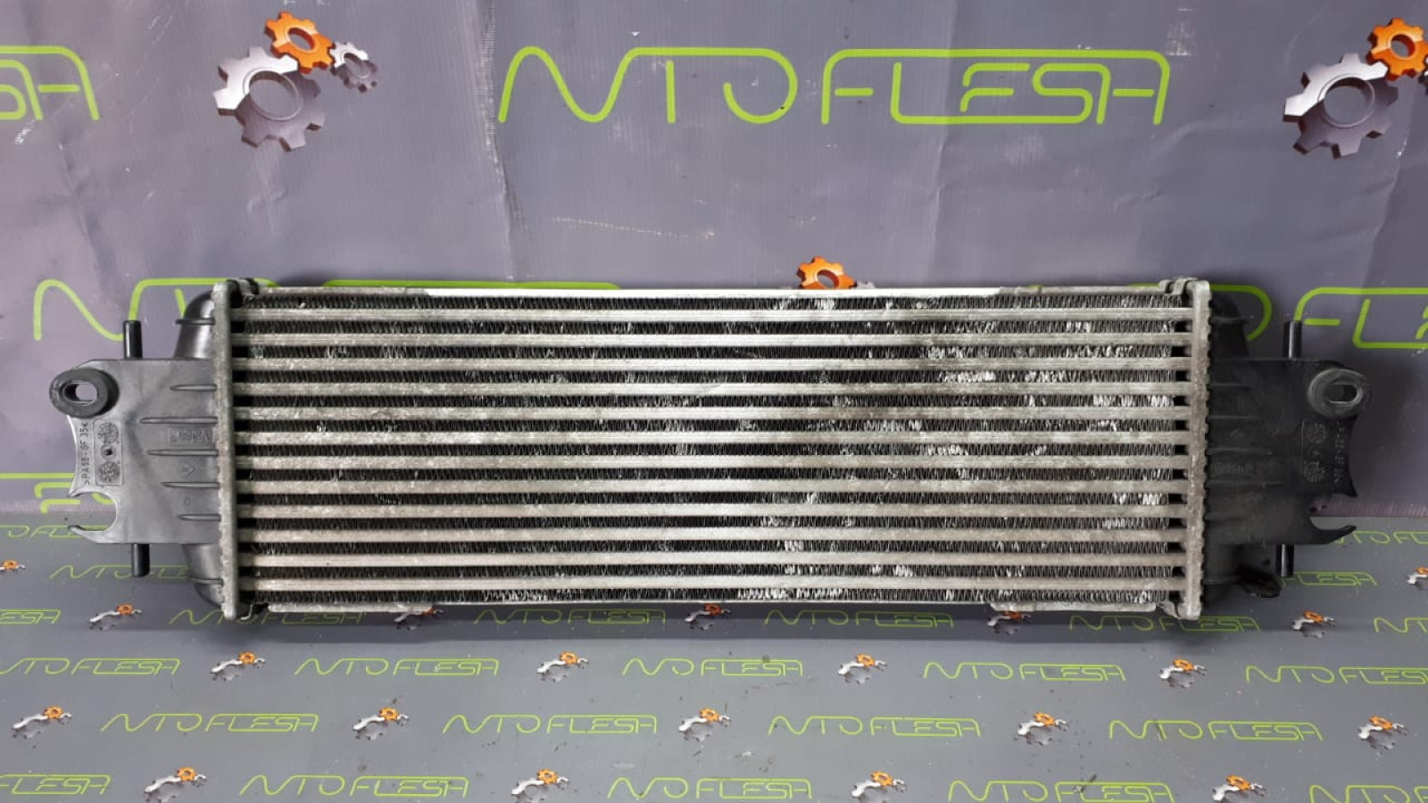 Б/у радиатор интеркуллера 7700312903, Valeo для Nissan Primastar/ Opel Vivaro/ Renault Trafic II