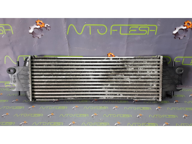 Б/у радиатор интеркуллера 7700312903, Valeo для Nissan Primastar/ Opel Vivaro/ Renault Trafic II