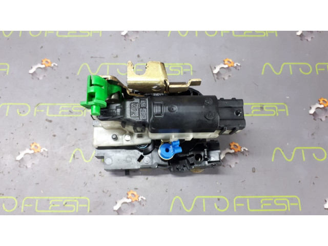Б/у замок электрический левой сдвижной двери 8200051735 для Nissan Kubistar/ Renault Kangoo Б/у замок электрический левой сдвижной двери 8200051735 для Nissan Kubistar/ Renault Kangoo