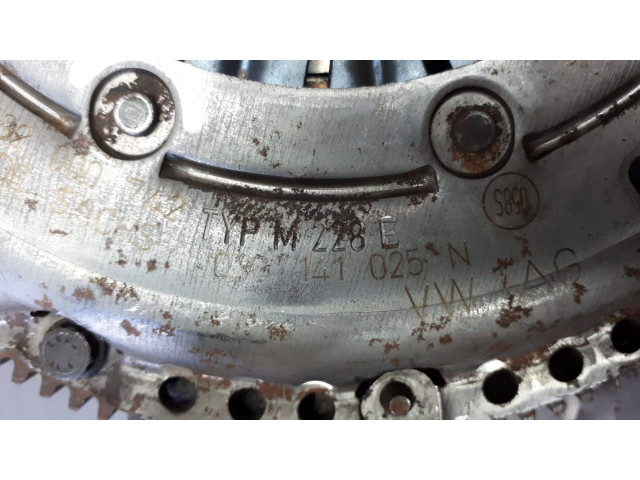 Б/у комплект сцепления 038141025N, 03G105266BM для Audi/ Seat/ Skoda/ Volkswagen Б/у комплект сцепления 038141025N, 03G105266BM для Audi/ Seat/ Skoda/ Volkswagen