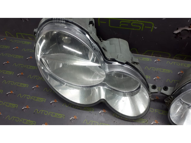 Б/у фара/ фары передние в сборе A2038203161, A2038203261 для Mercedes C-Class Б/у фара/ фары передние в сборе A2038203161, A2038203261 для Mercedes C-Class