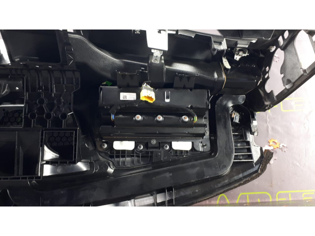 Б/у торпеда/ панель безопасности/ панель airbag 681000032R для Renault Laguna III Б/у торпеда/ панель безопасности/ панель airbag 681000032R для Renault Laguna III