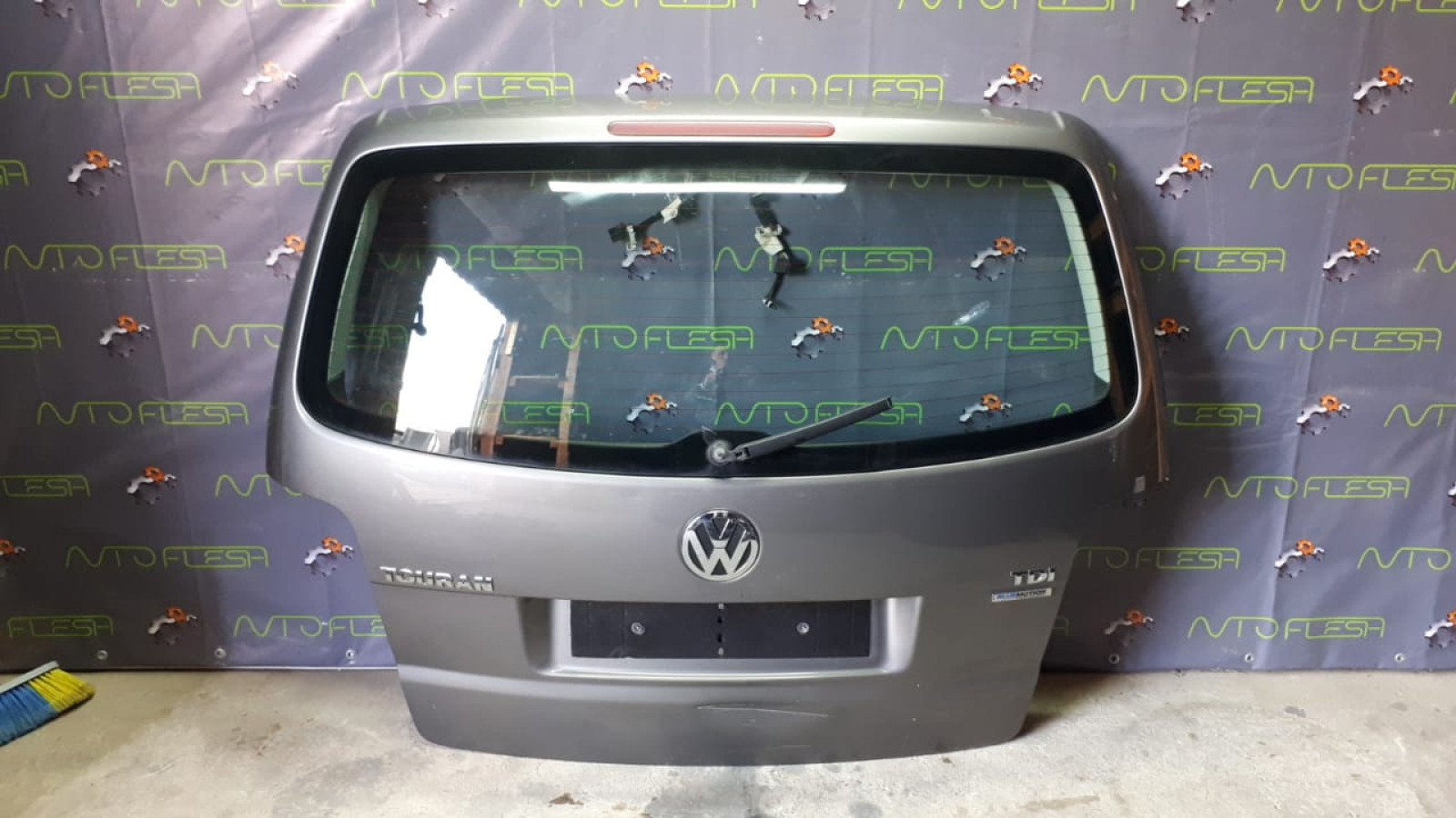 Б/у крышка багажника для Volkswagen Touran 2010