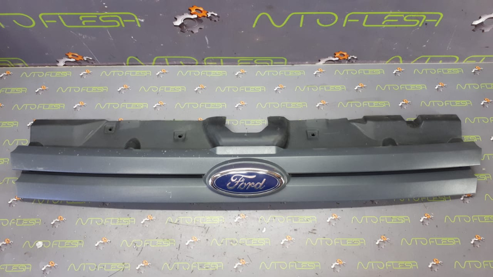 Б/у решетка радиатора 7T16-8138-ABW для Ford Transit Connect