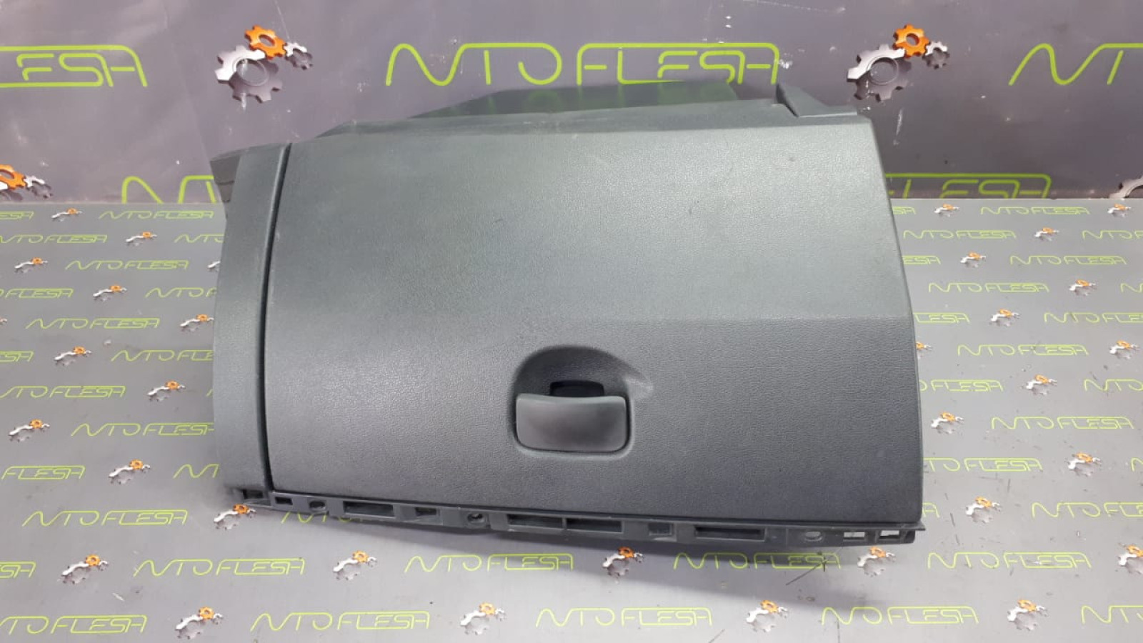 Б/у бардачок 8200475689 для Renault Clio III