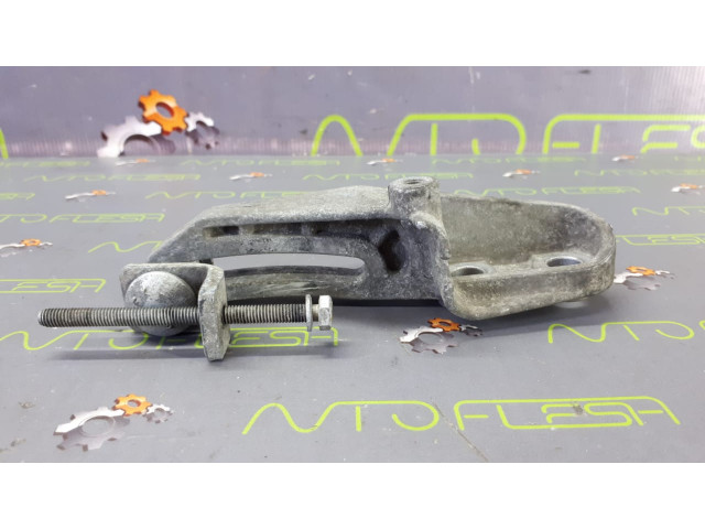 Б/у кронштейн крепления генератора 7700102164 для Renault Clio II/ Kangoo/ Megane/ Scenic/ Trafic Б/у кронштейн крепления генератора 7700102164 для Renault Clio II/ Kangoo/ Megane/ Scenic/ Trafic