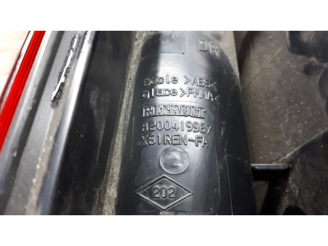 Б/у фонарь задний верхний/ катафот/ отражатель 8200419966, 8200419967 для Renault Kangoo II Б/у фонарь задний верхний/ катафот/ отражатель 8200419966, 8200419967 для Renault Kangoo II