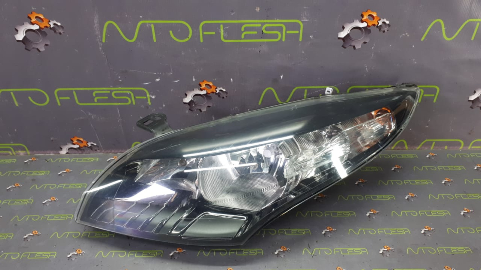 Б/у фара левая 260602446R, 030124420300 для Renault Megane III