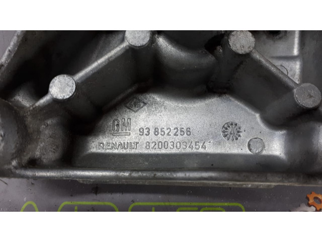 Б/у кронштейн двигателя 8200303454, 2.5 dCi для Opel Vivaro/ Renault Trafic II Б/у кронштейн двигателя 8200303454, 2.5 dCi для Opel Vivaro/ Renault Trafic II