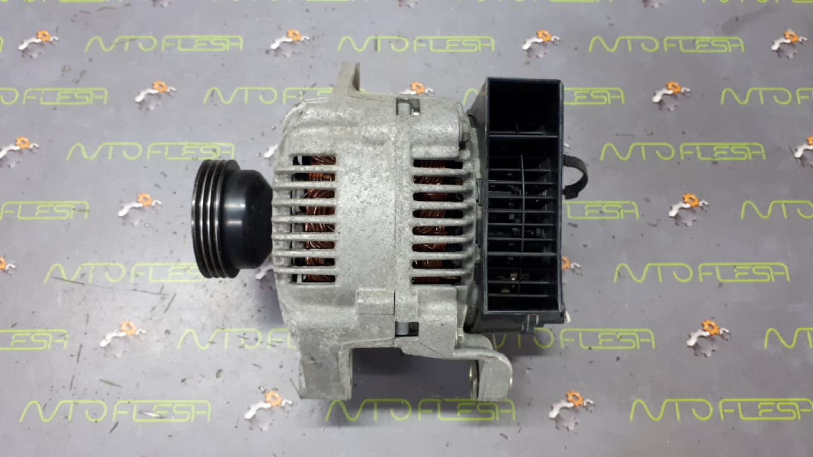 Б/у генератор 7700429042/ A13VI235, 80A/ 14V для Renault Clio II/ Kangoo/ Thalia I