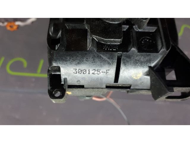 Б/у замок передней правой двери 8200300125 для Renault Clio III Б/у замок передней правой двери 8200300125 для Renault Clio III