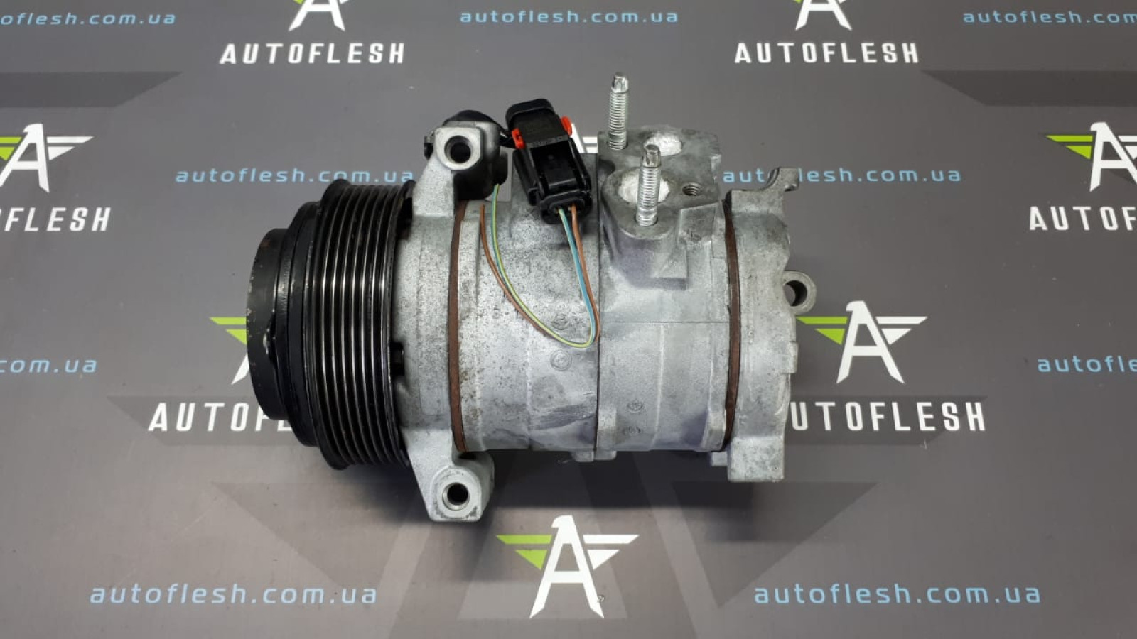 Б/у компрессор кондиционера 447220-5601, 3.0 CRD для Chrysler 300 C/ Jeep Commander, Grand Cherokee III Б/у компрессор кондиционера 447220-5601, 3.0 CRD для Chrysler 300 C/ Jeep Commander, Grand Cherokee III
