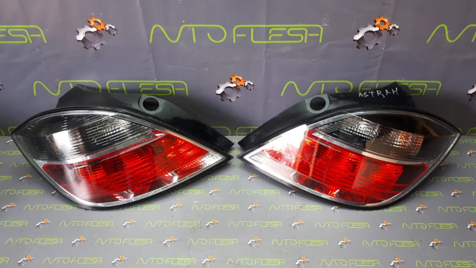 Б/у фонарь задний 13222325/ 13222324 для Opel Astra H