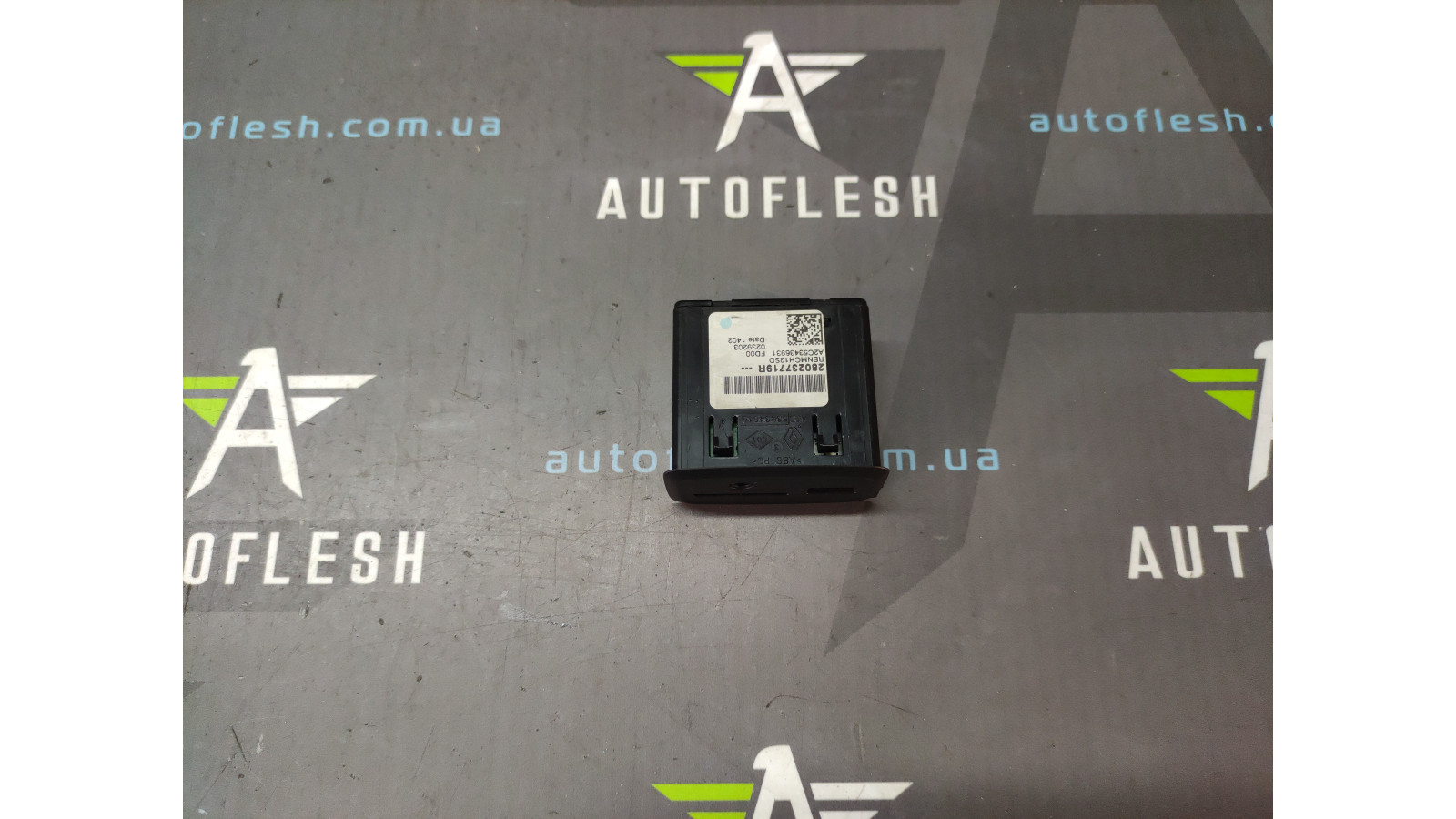 Б/в гніздо (роз'єм) USB/ AUX/ карти пам'яті 280237719R для Renault Zoe