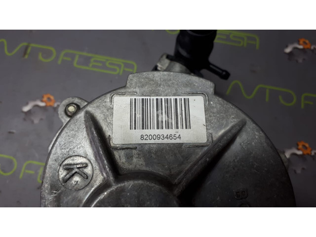 Б/у вакуумный насос 8200934654, Bosch, 2.0 dCi для Nissan Primastar/ Opel Vivaro/ Renault Trafic II Б/у вакуумный насос 8200934654, Bosch, 2.0 dCi для Nissan Primastar/ Opel Vivaro/ Renault Trafic II