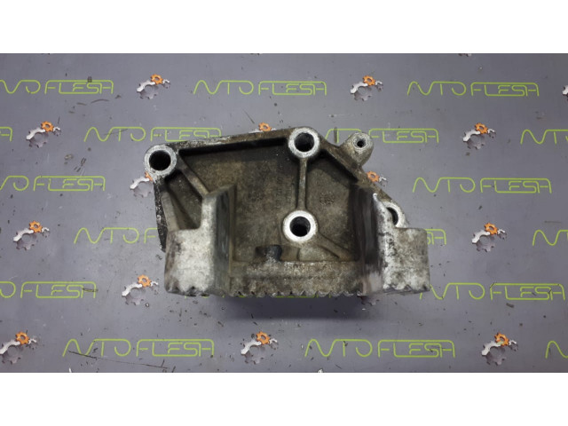 Б/у кронштейн подушки двигателя правый 7700312867 для Nissan Interstar/ Opel Movano/ Renault Master II Б/у кронштейн подушки двигателя правый 7700312867 для Nissan Interstar/ Opel Movano/ Renault Master II