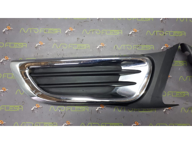 Б/у решетка переднего бампера 9682332377, 9682332477 для Citroen C3 Picasso Б/у решетка переднего бампера 9682332377, 9682332477 для Citroen C3 Picasso