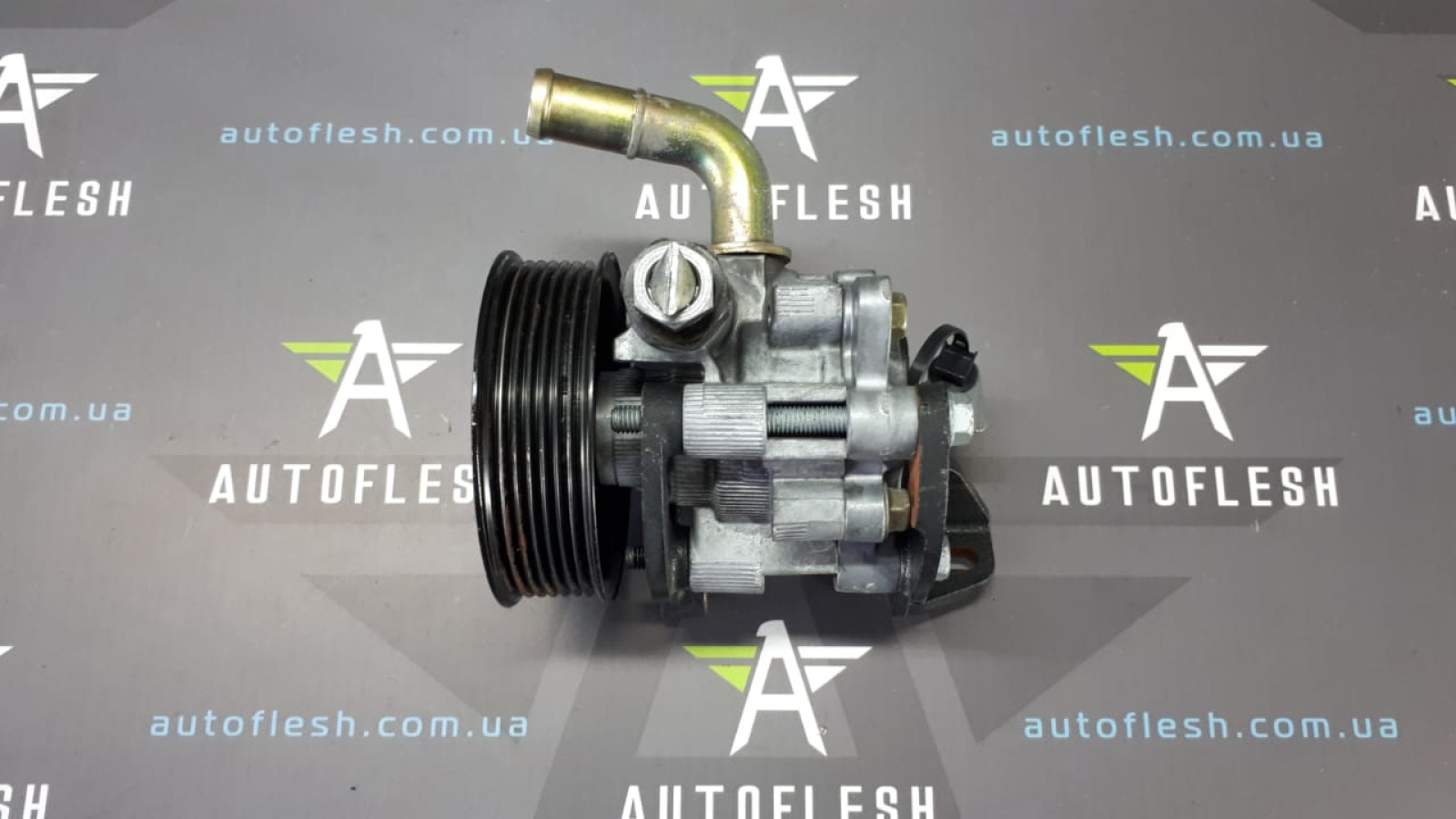 Б/у насос ГУР/ насос гидроусилителя руля 52090454AA для Jeep Commander/ Grand Cherokee III