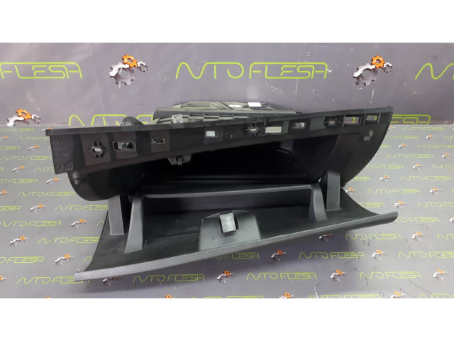 Б/у бардачок 681080020R, 685000007R для Renault Megane III Б/у бардачок 681080020R, 685000007R для Renault Megane III