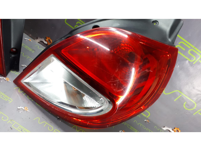 Б/у фонарь задний внешний в сборе 8200886944, 8200886946 для Renault Clio III, хэтчбек Б/у фонарь задний внешний в сборе 8200886944, 8200886946 для Renault Clio III, хэтчбек