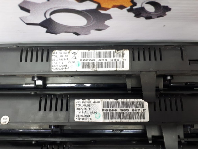 Б/у панель приборов 8200365607/ 8200461294H для Renault Scenic II Б/у панель приборов 8200365607/ 8200461294H для Renault Scenic II