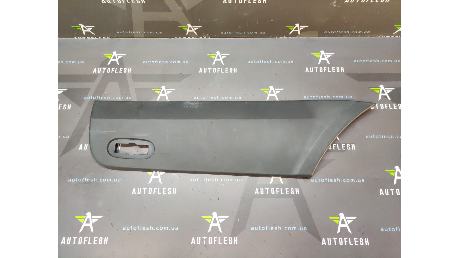 Б/в молдинг заднього правого крила A9066903562 для Mercedes Sprinter/ Volkswagen Crafter Б/в молдинг заднього правого крила A9066903562 для Mercedes Sprinter/ Volkswagen Crafter