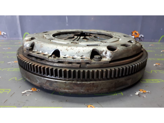 Б/у комплект сцепления 038141025N, 03G105266BM для Audi/ Seat/ Skoda/ Volkswagen Б/у комплект сцепления 038141025N, 03G105266BM для Audi/ Seat/ Skoda/ Volkswagen