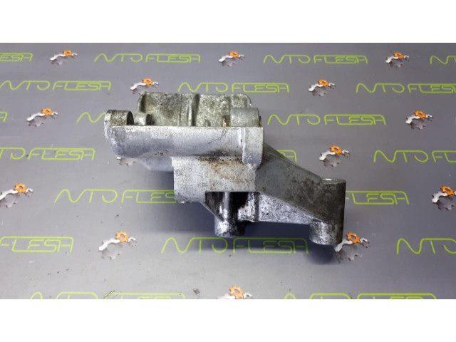 Б/у кронштейн насоса ГУР 7700875690 1.9 для Renault Clio II/ Kangoo/ Megane I/ Scenic I/ Trafic I Б/у кронштейн насоса ГУР 7700875690 1.9 для Renault Clio II/ Kangoo/ Megane I/ Scenic I/ Trafic I