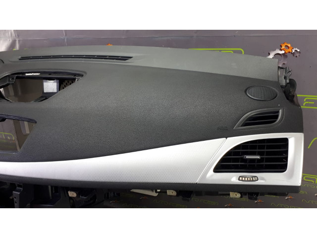 Б/у панель безопасности, торпедо, панель SRP Airbag 681000022R для Renault Megane III Б/у панель безопасности, торпедо, панель SRP Airbag 681000022R для Renault Megane III