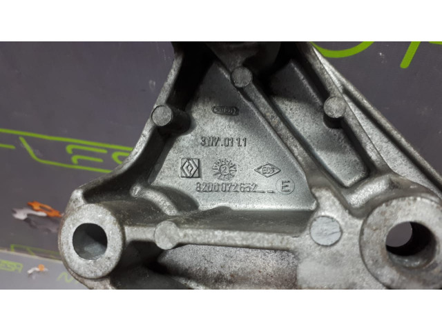 Б/у кронштейн двигателя верхний 8200072652, 1.9 dCi для Renault Megane II/ Scenic II Б/у кронштейн двигателя верхний 8200072652, 1.9 dCi для Renault Megane II/ Scenic II