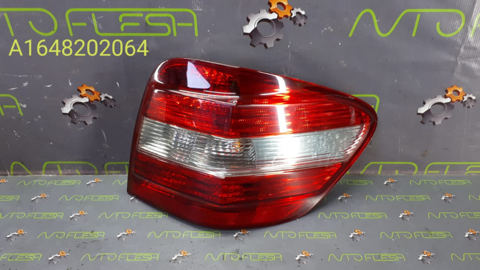 Б/у фонарь задний правый A1648202064 для Mercedes ML-Class
