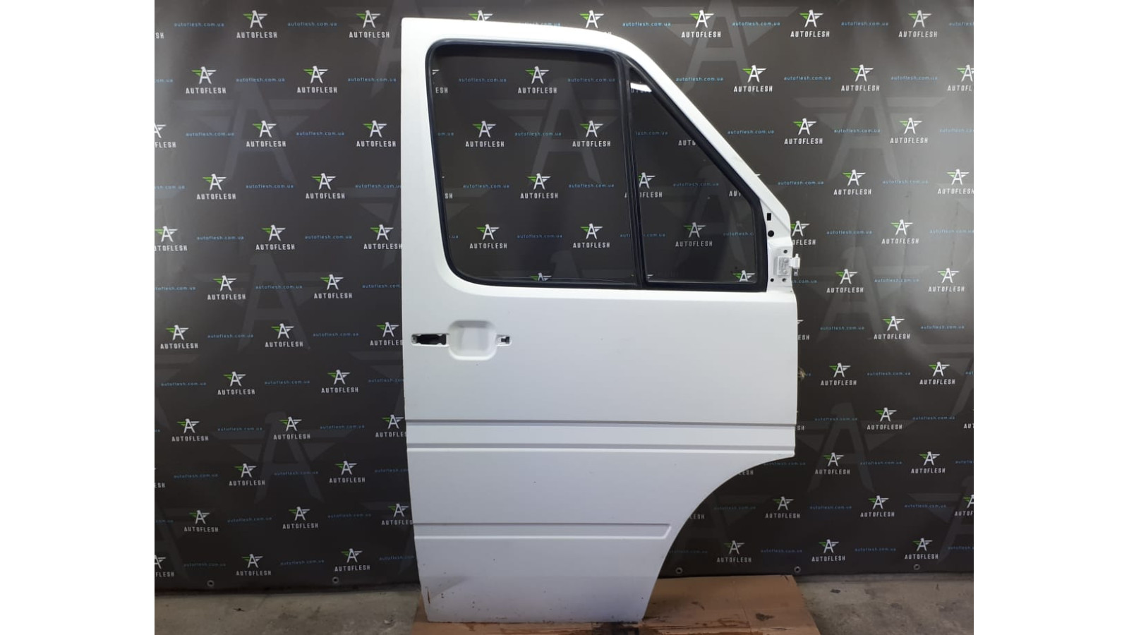 Б/у дверь передняя правая для Mercedes Sprinter/ Volkswagen LT 35