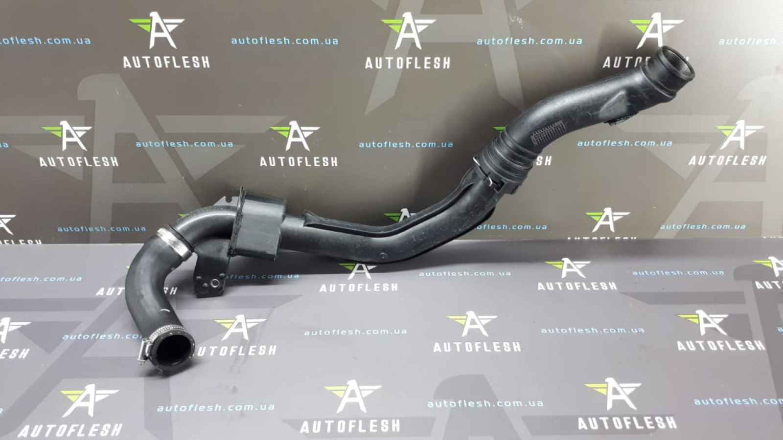 Б/у патрубок интеркулера 8200308272, 8200296596 для Renault Clio III/ Modus Б/у патрубок интеркулера 8200308272, 8200296596 для Renault Clio III/ Modus