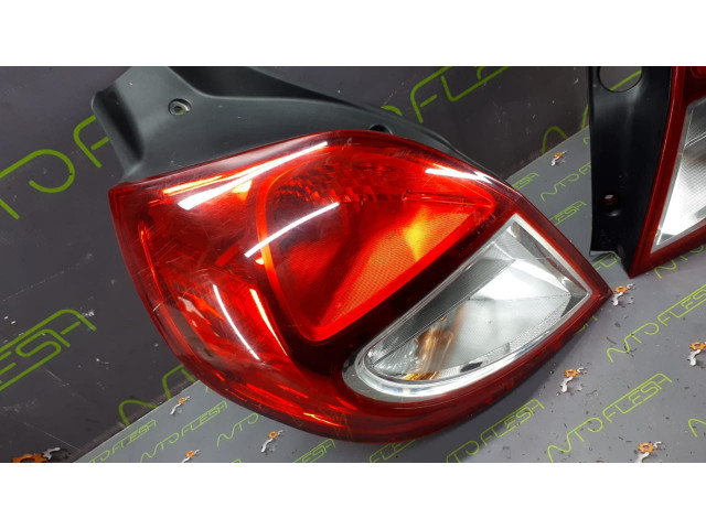 Б/у фонарь задний внешний в сборе 8200886944, 8200886946 для Renault Clio III, хэтчбек Б/у фонарь задний внешний в сборе 8200886944, 8200886946 для Renault Clio III, хэтчбек